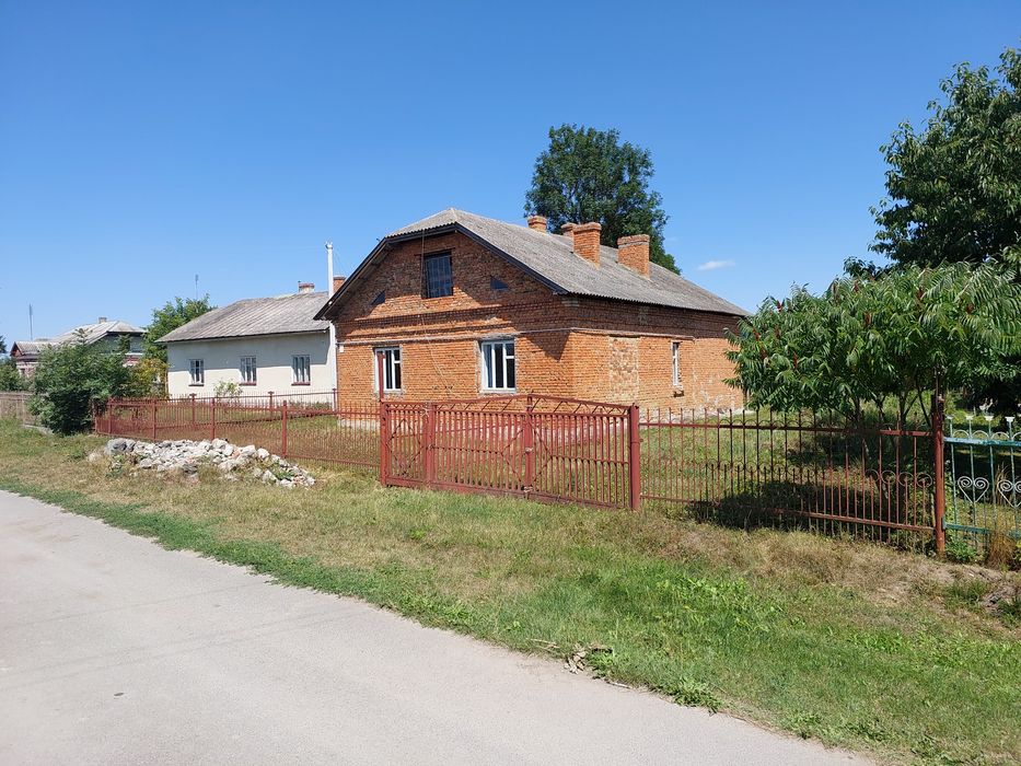Продам будинок із земельною ділянкою біля Тернополя !