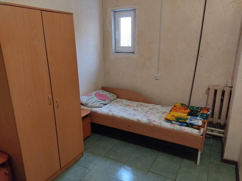 Здається кімната в гуртожитку