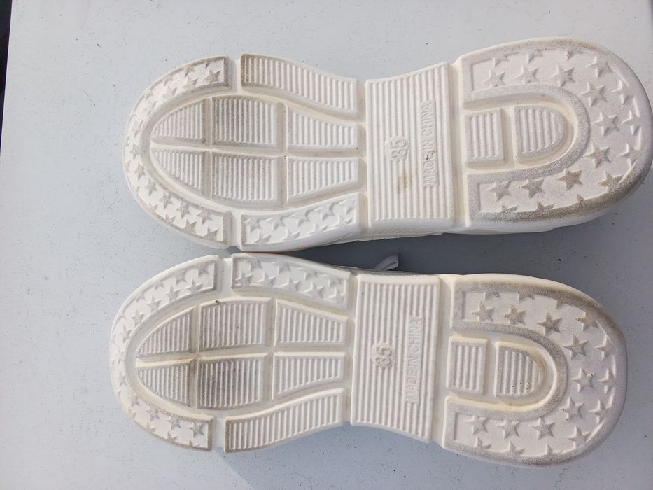 PAR SAPATOS  Novos De 5 Fotos