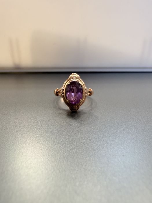 Zloty piersionek z ametystem