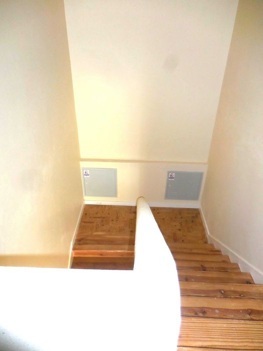 VENDO T2 ARRENDADO EM PREDIO RENOVADO - BAIXA DA BANHEIRA