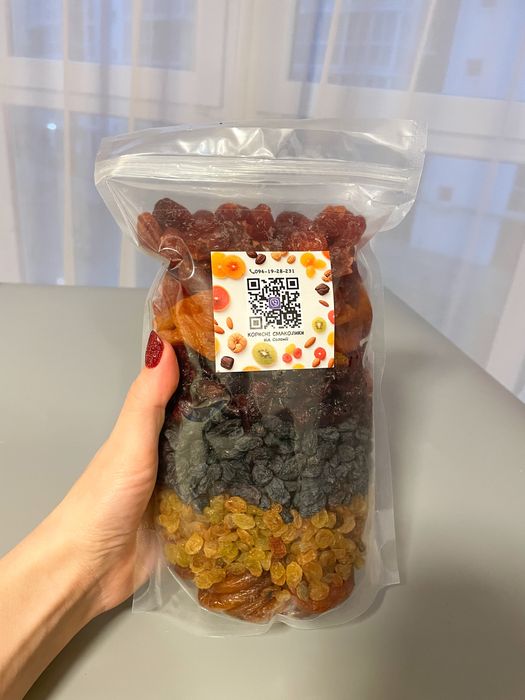 Мікс сухофруктів: вʼялена вишня, журавлина, курага, родзинки