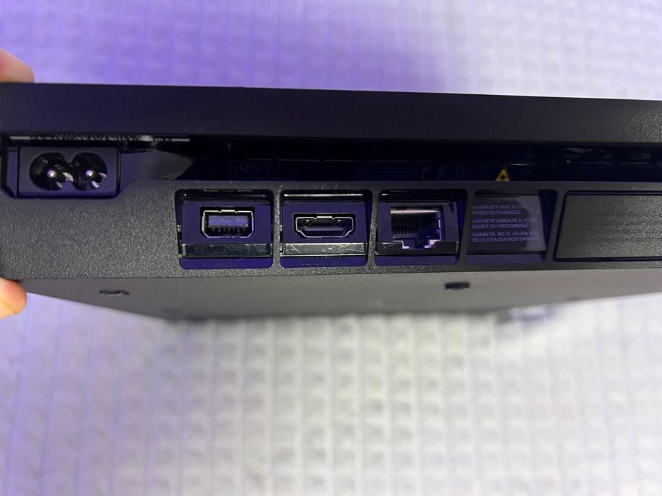PS4 Slim 1 тб  2 джойстики нульова
