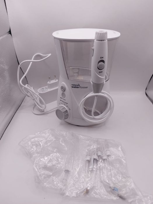 Irygator do jamy ustnej Waterpik biały