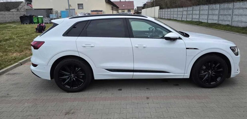 Оренда Audi E-Tron S-Line