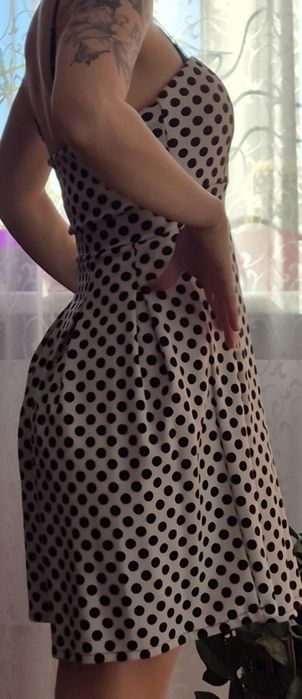 Modna Sukienka w grochy