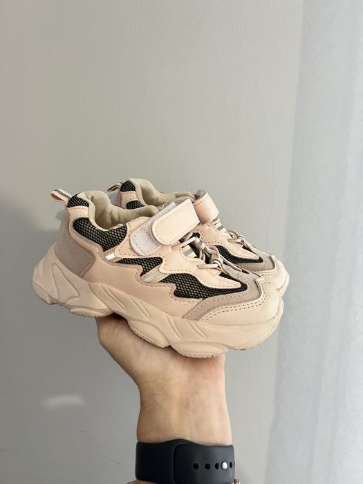 Кросівки для дівчинки