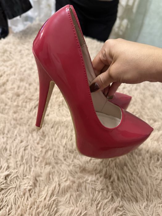 Туфлі червоні лакові 37 розмір
