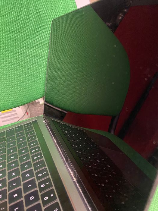 MacBook Pro A1706 uszkodzony