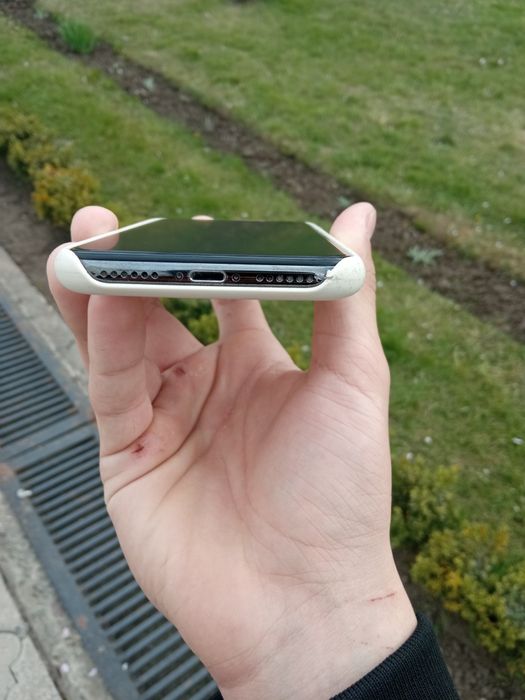 Обменяю iPhone X (R-Sim)