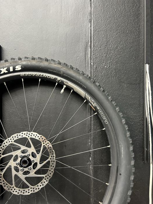 Koło bontrager 27.5 przód 110x15