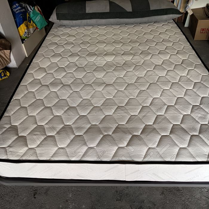 Cama de Casal estrado estrutura com colchão ortopédico