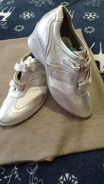 Кросівки жіночі, або для дівчаток