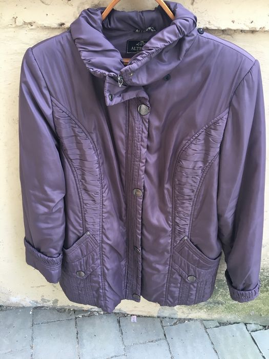 Осіння куртка на синтепоні з капішоном