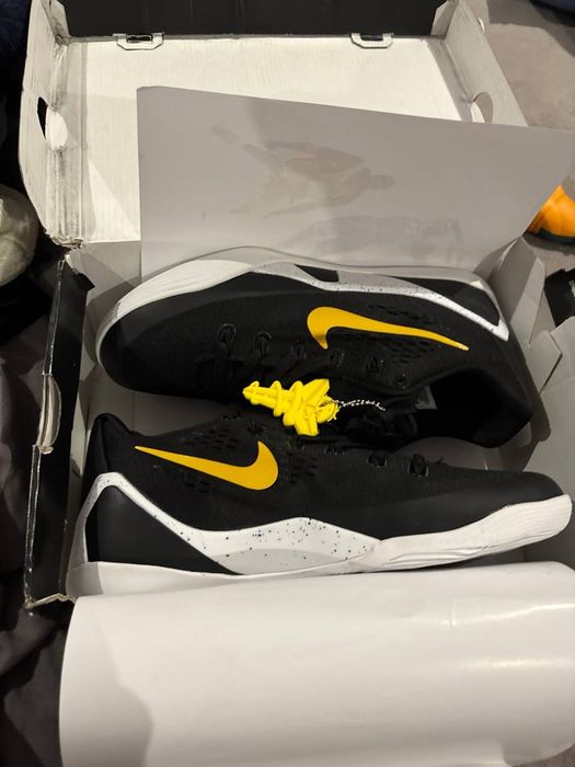 Баскетбольні кросівки Kobe 9