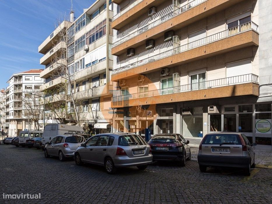 Loja/Espaço Comercial usado com 550 m 2 para escritórios com 16 sal...