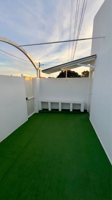 Alugo quarto solteiro para uma pessoa