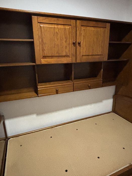 Móvel Cama  1 m “meio corpo” com gaveta para colchao de solteiro, e com armarios e prateleiras para arrumação conjugado COM OS DOIS COLCHÕES incluidos