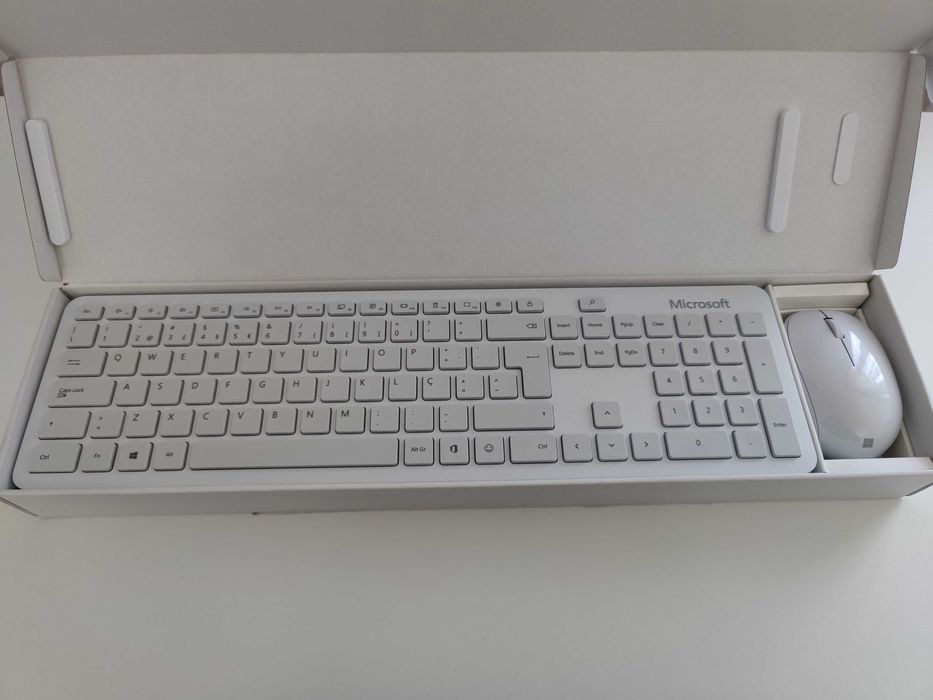 Microsoft Wireless Keyboard + Mouse Bluetooth – Portuguese Layout – White64752396856066121