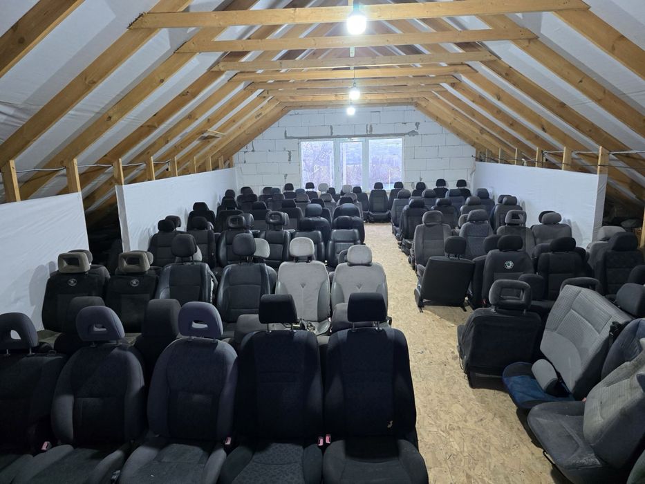 Сидіння ,крісла салону на авто