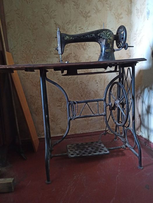 Швейна машинка Singer 16k36