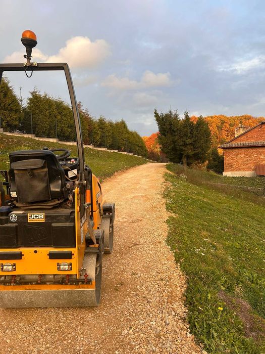 Budowa dróg dojazdowych, budowa i utwardzanie terenu, roboty drogowe.