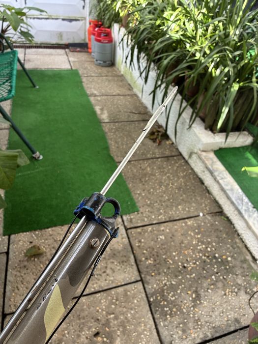 2 armas pesca submarina ou peças - para desocupar