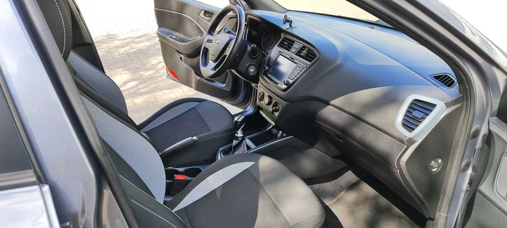 HYUNDAI i20, 1.1CRDi, 2017, bogata wersja, kamera, nawigacja, 6 biegów