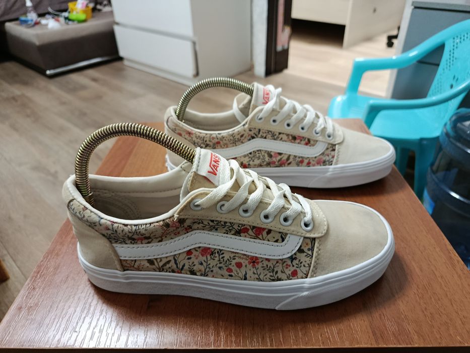 Кеди Vans з квітковим принтом 37 р. 23.5 см