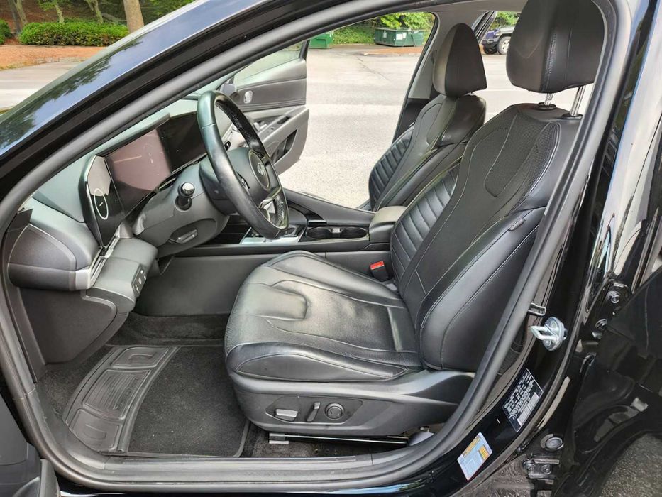 Hyundai Elantra Limited      2023