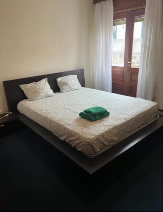 Quarto todo equipado e com muita arrumaçao.