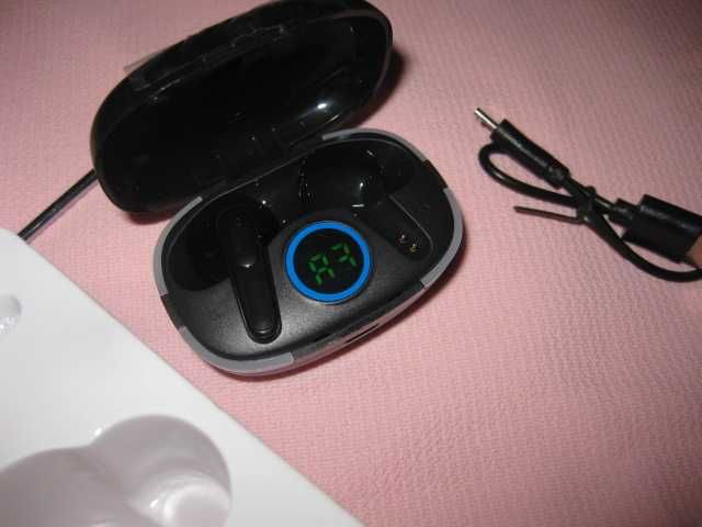 бездротові навушники блютуз Bluetooth airpods вільні руки індикатором