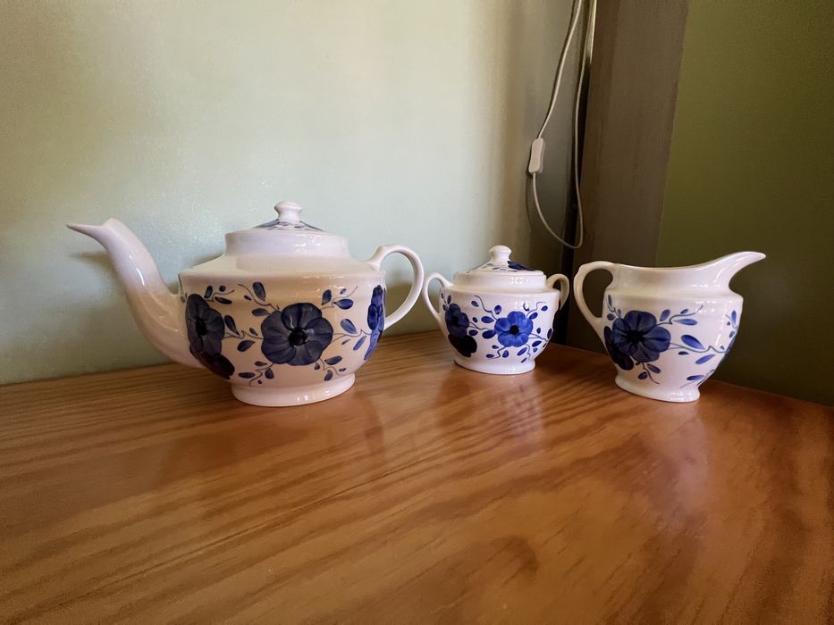 Conjunto de chá+terrina da loiça de Sacavém