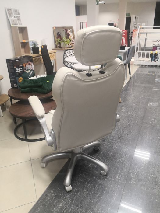 Fotel biurowy gamingowy ekoskóra obrotowy regulowany na prezent