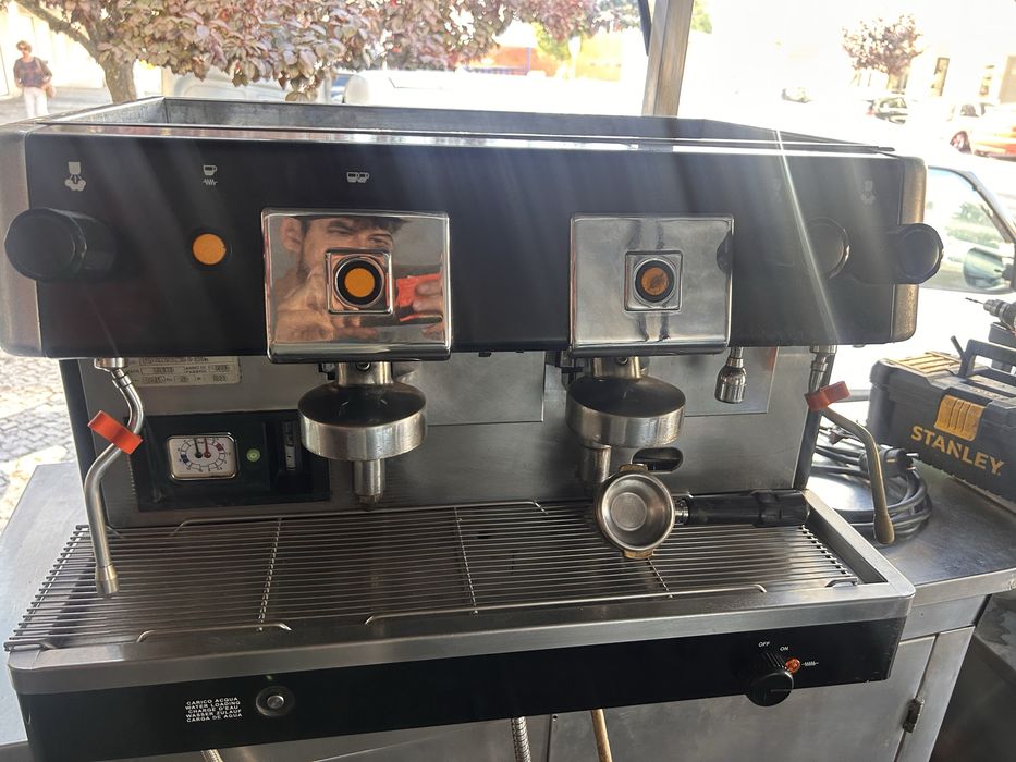 Maquina de fazer cafe