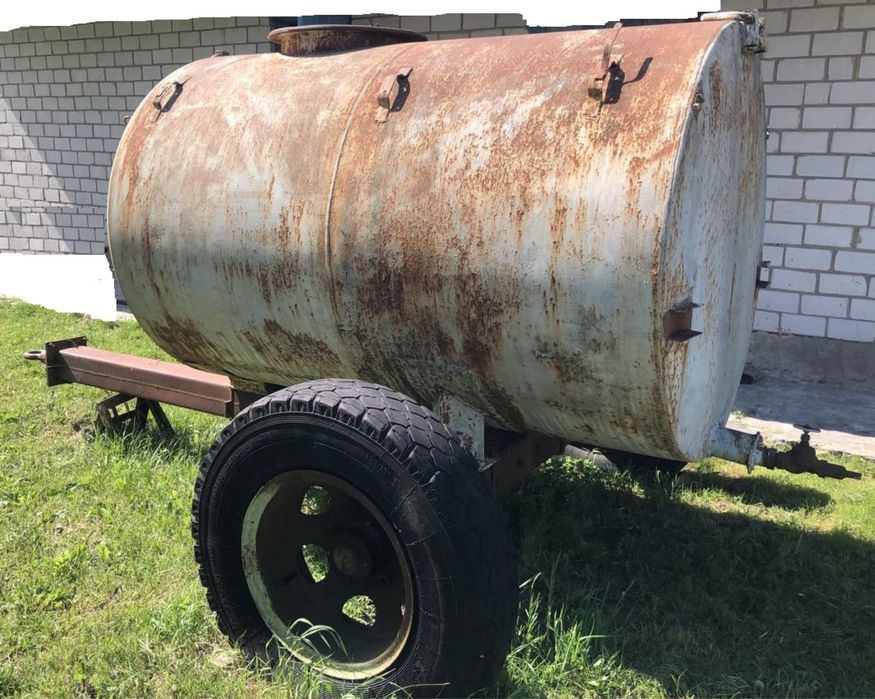 Бочка на колесах (причіп). Бочка 3т. Колеса з автомобіля ЗІЛ.