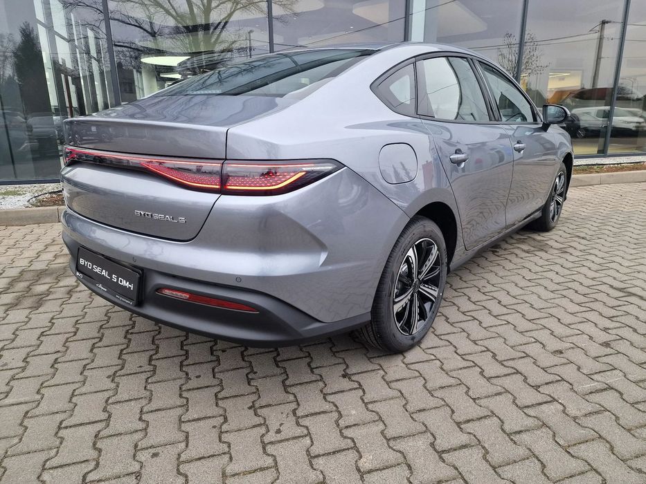 BYD Seal 5 Zasięg 1050 km / Kamera 360 / Ekran 12,8 ''