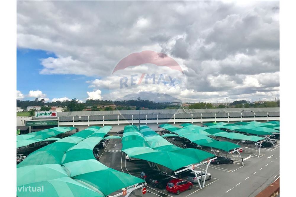 Escritório No Hpermercado Auchan Da Maia