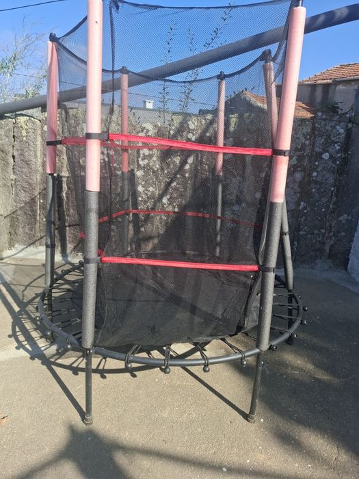 Mini trampolim para crianças