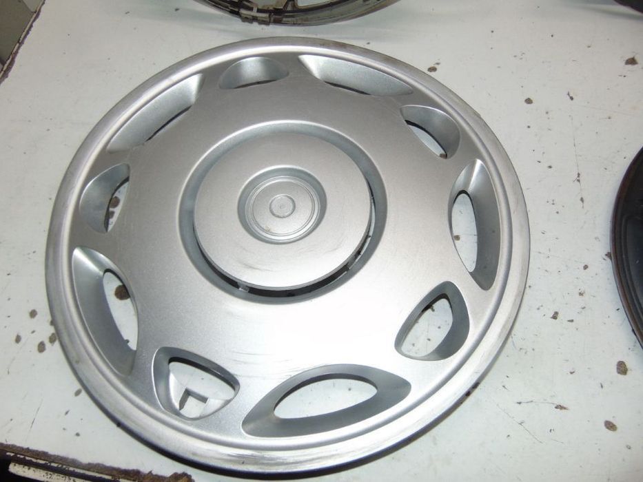 Tampões de roda Citroen 16 e Bmw 15 originais