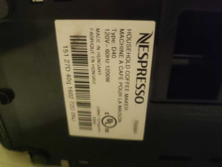 Продается капсульна кавоварка  Nespresso Inissia