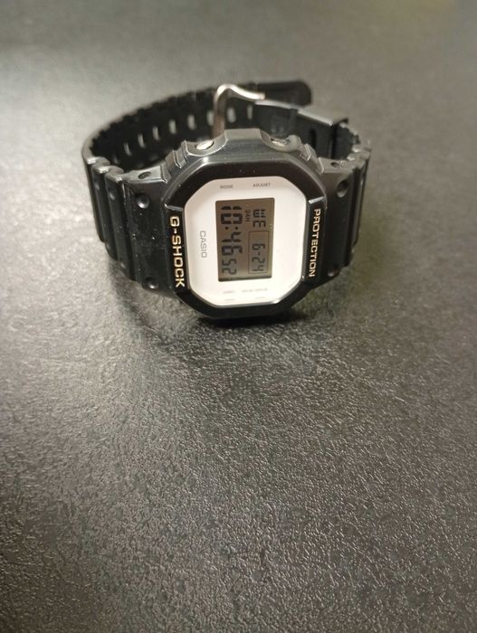 Zegarek Cyfrowy CASIO G-SHOCK DW 5600WW-Komis MADEJ Dębica
