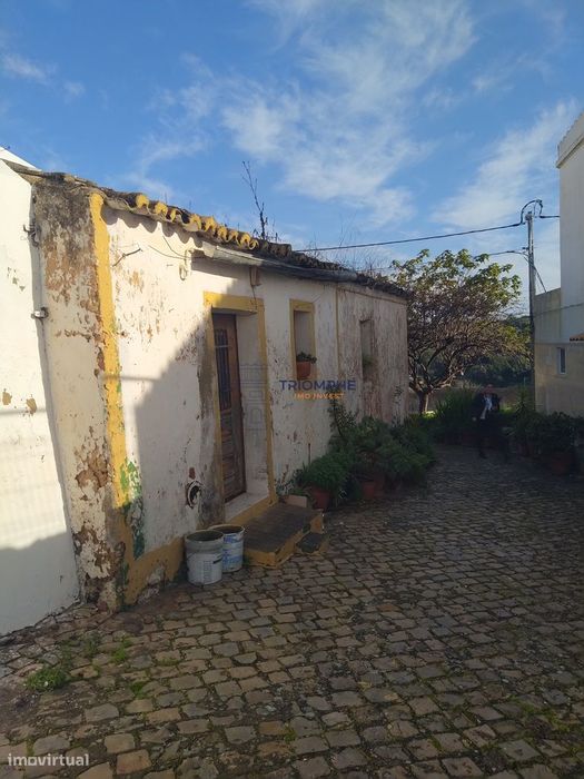 Moradia T3 Para Recuperar - Investimento - Alcantarilha