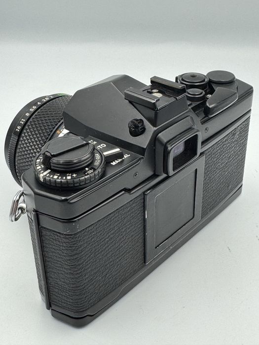 Olympus OM-4 + Zuiko 28mm f/2.0 MC Rare