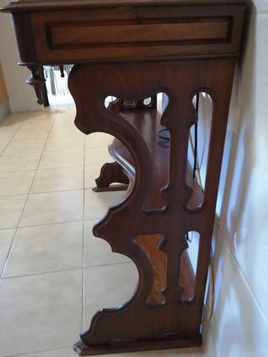 Aparador antigo/para restauro