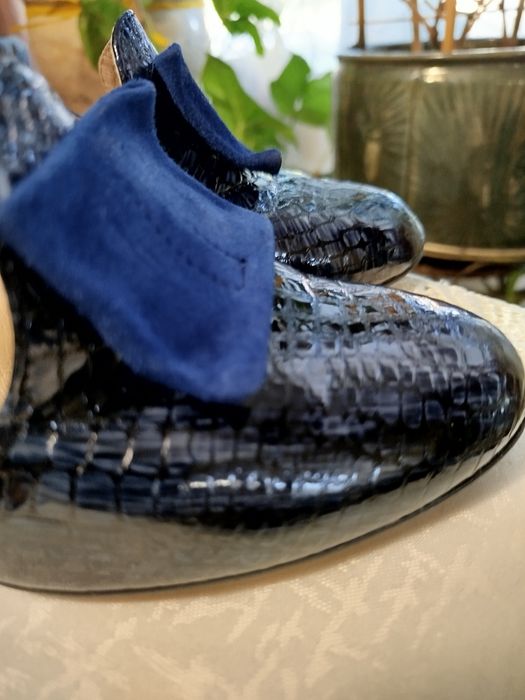 Półbuty /czółenka/skórzane,kolor kobaltowy, marki Casu, trendy 2026