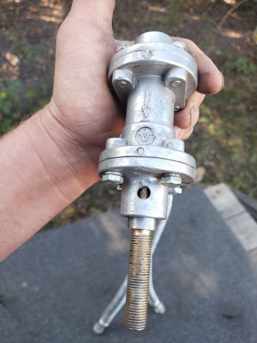 Продам кран для щеплення МАЗ з шлангами стан новий