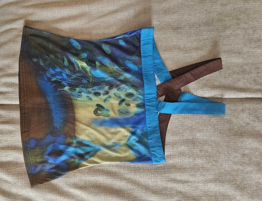 T-Shirt sem costas e sem mangas