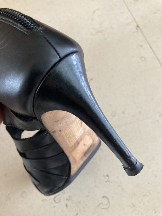 Carolina Herrera sapato alto em pele genuína