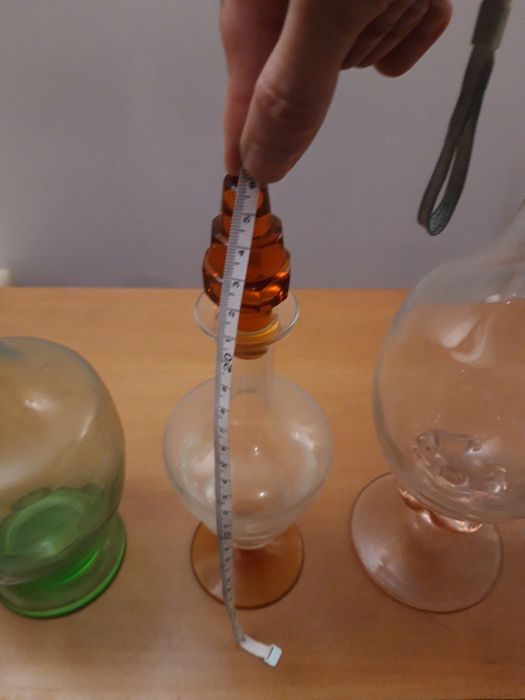 4 garrafas de vidro colorido, antigas e lavradas